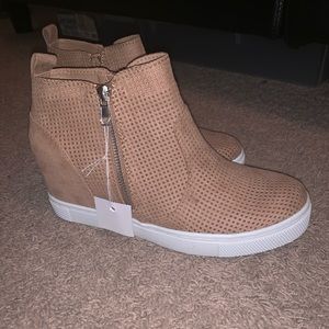 Brande NEW tan suede slip-ons